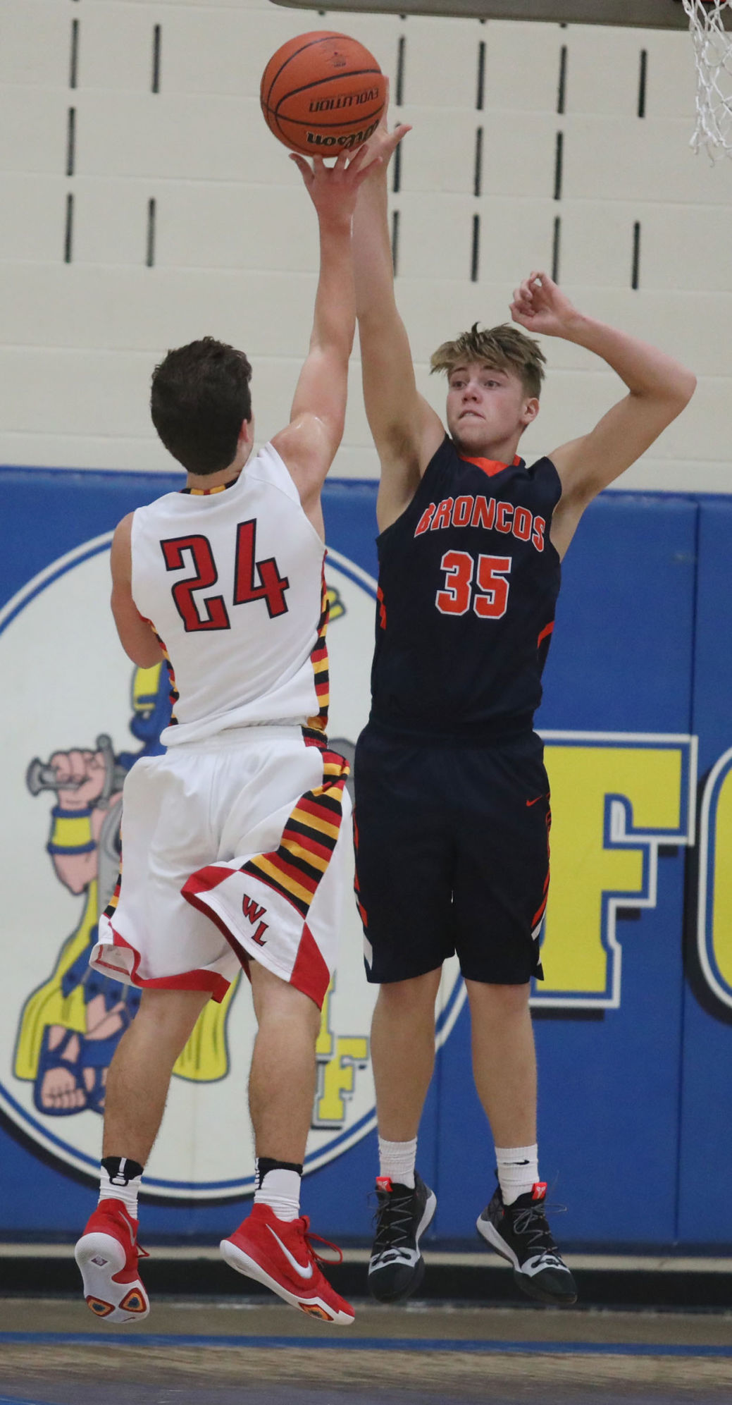 Warrensburg Latham vs Cerro Gordo Bement boys basketball 9 12.3.18.jpg